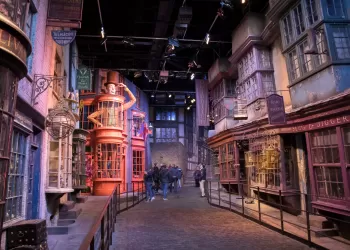 Film Dekorları Neden Fiberglass Üretilmelidir?