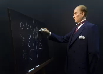 Tarihi İsimlerin Heykelleri Nasıl Yapılır? Balmumu Heykeller