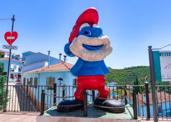 Çizgi Film Karakterlerinin Maketleri Şehrin Gülen Yüzü Oluyor!