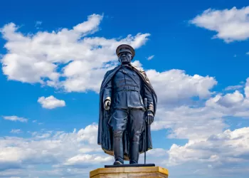 Heykeltıraşların En Zorlu Projesi Dev Atatürk Heykelleri Nasıl Yapılıyor?