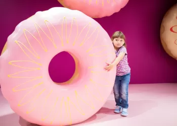 Dev Donut Dekorları – Dış Mekanlara Lezzet Katan Tasarımlar!