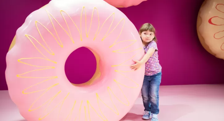 Dev Donut Dekorları – Dış Mekanlara Lezzet Katan Tasarımlar!