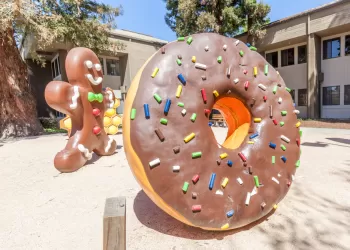 Dev Donut Heykelleri – Şehre Tadını Veren Figürler Nasıl Yapılıyor?