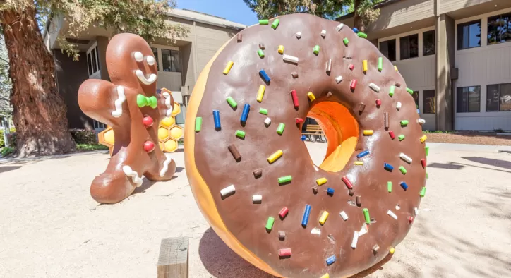 Dev Donut Heykelleri – Şehre Tadını Veren Figürler Nasıl Yapılıyor?