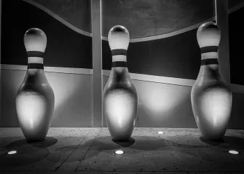 Dev Bowling Şişesi Üretimi – Eğlenceli Şehirlerin Renkli Maketleri