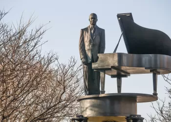 Dev Piyano Heykelleri – Meydanlara Müzikle Renk Katıyoruz!