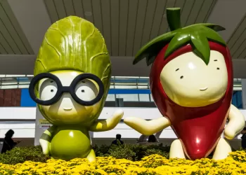 Dev Sebze Heykelleri – Birbirinden Renkli Dev Sebze Heykelleri Şehirleri Süslüyor!