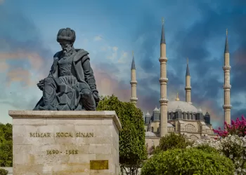 Mimar Sinan Büstü – Tarihi Kişiliklerin Tasviri Nasıl Olur?