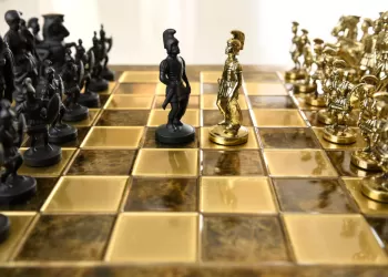 İnsan Şeklinde Satranç Takımları – Satrancın Eğlenceli Hali